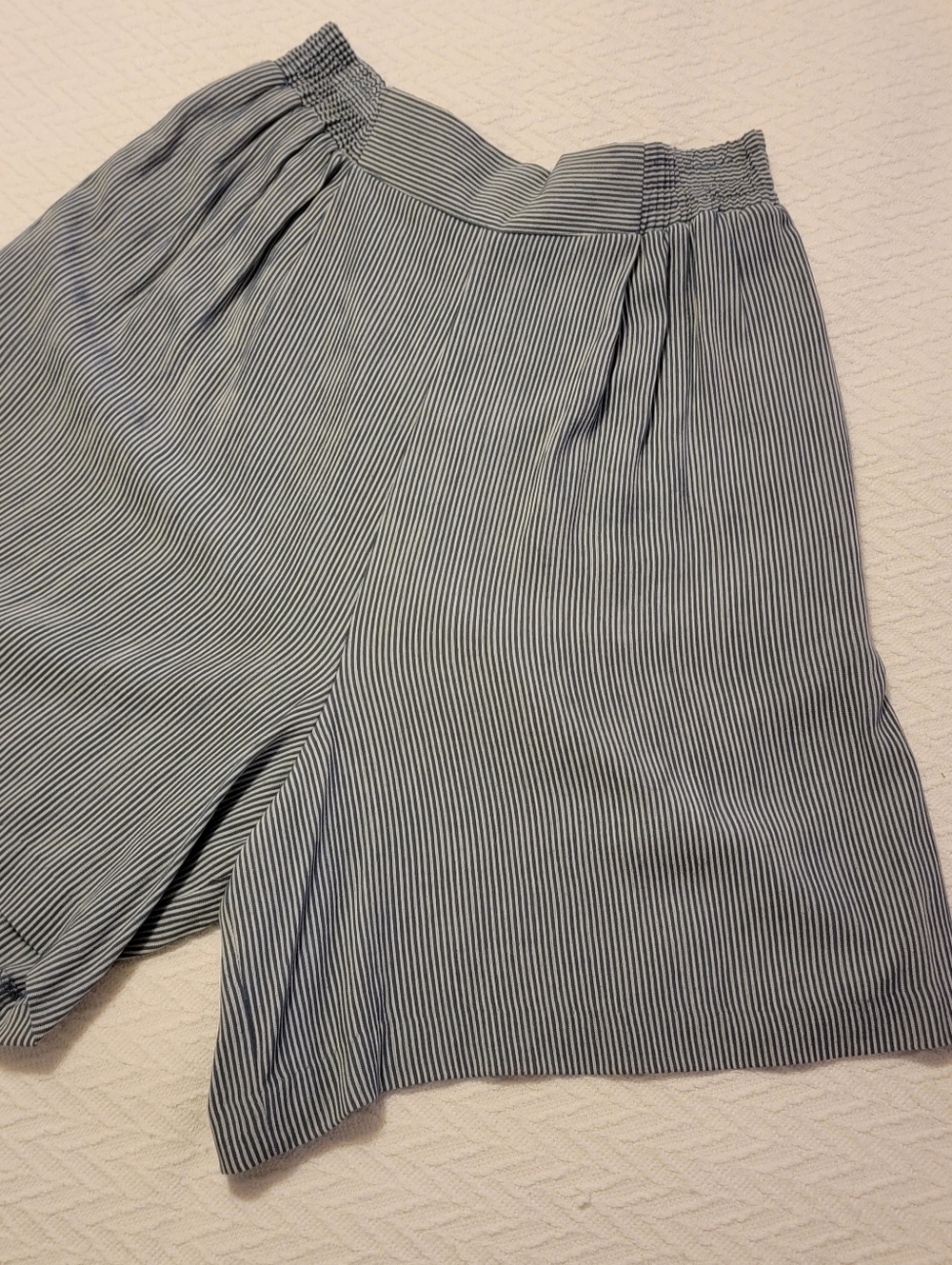 A.K.F. New York Striped Pull-On Wide Leg Shorts — Navy and White Size Medium EUC